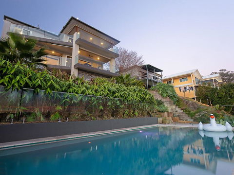 Absolute Waterfront Lakehouse Fishing Point Waterfront Pool Jetty - Accommodation Cairns 0