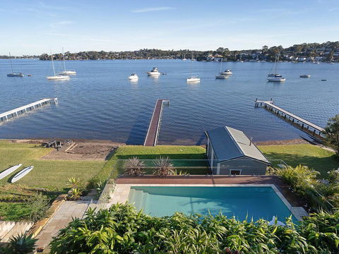 Absolute Waterfront Lakehouse Fishing Point Waterfront Pool Jetty - Accommodation Cairns 3