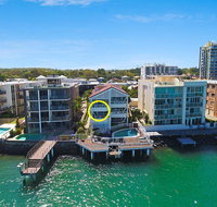 Absolute Waterfront On The Pumicestone Passage - Accommodation Cairns
