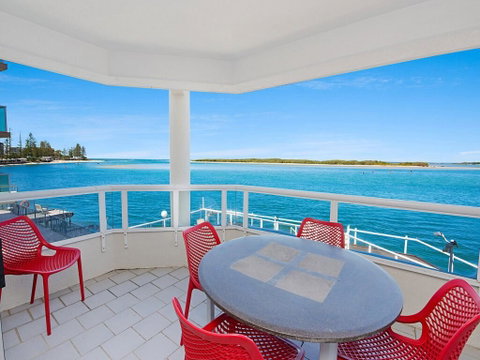 Absolute Waterfront On The Pumicestone Passage - Accommodation Cairns 2
