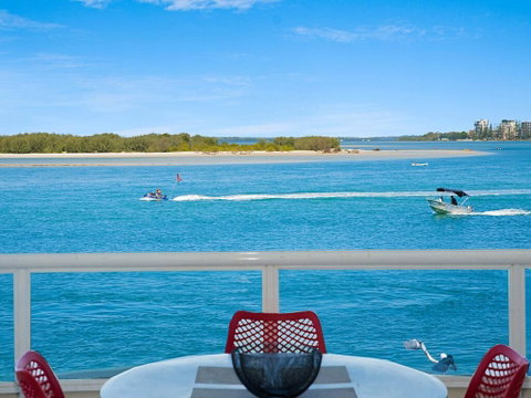 Absolute Waterfront On The Pumicestone Passage - Accommodation Cairns 1
