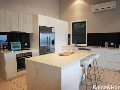Absolutely Avoca - 114a Avoca Drive, Avoca Beach - Accommodation Cairns 1