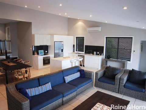 Absolutely Avoca - 114a Avoca Drive, Avoca Beach - Accommodation Cairns 2