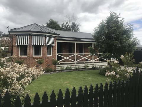 Acacia House - Central Healesville - Yarra Valley - Accommodation Cairns 0