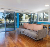 Across the road from the beach - Accommodation Cairns