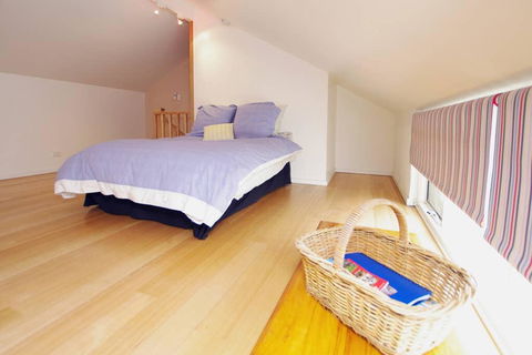 Adelaide Close CBD Large Private Studio Apartment In St Peters - Accommodation Cairns 2