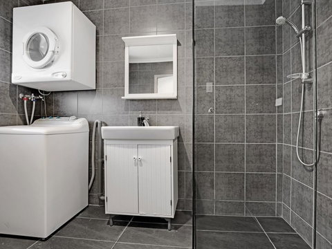 Adelaide Holiday Homes - Accommodation Cairns 3