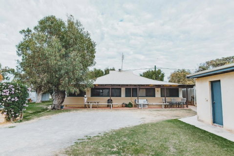 Dongara Hotel Motel - Accommodation Cairns 1