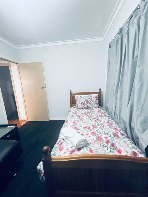 Elegant And Spacious Home + Gym - Accommodation Cairns 1