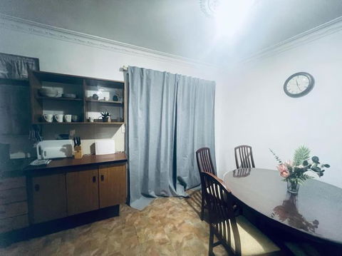 Elegant And Spacious Home + Gym - Accommodation Cairns 2
