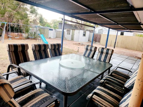Elegant And Spacious Home + Gym - Accommodation Cairns 3