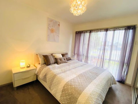 ENTIRE HOME IN WERRIBEE,BEST POSSIBLE LOCATION YOU CAN FIND - Accommodation Cairns 3