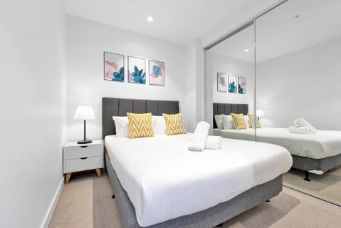 EPORO Tower Modern Apartments Melbourne Central CBD - Accommodation Cairns 1