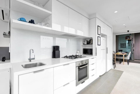 EPORO Tower Modern Apartments Melbourne Central CBD - Accommodation Cairns 3