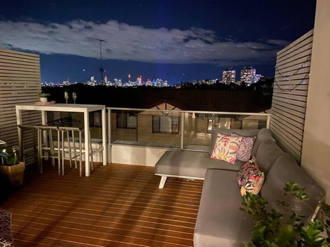 Fab Penthouse Near Bondi / Bronte, Shops & Bars - Accommodation Cairns 4