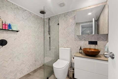 Fab Penthouse Near Bondi / Bronte, Shops & Bars - Accommodation Cairns 3