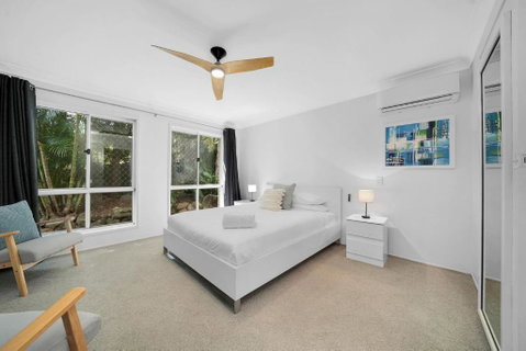 Family Escape Serene Oasis With Pool And AC - Accommodation Cairns 2