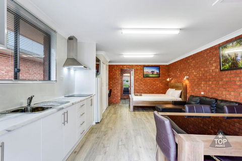 Fossicker Caravan Park - Accommodation Cairns 0