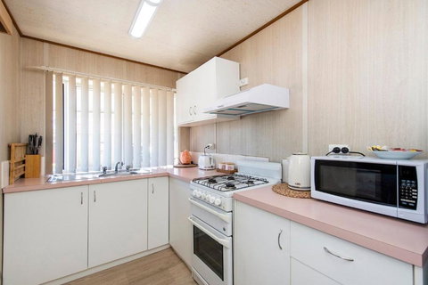 Getaway To Cabin 49 - Accommodation Cairns 4