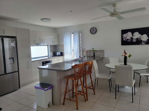 Glass House Mountains Retreat - Accommodation Cairns 1
