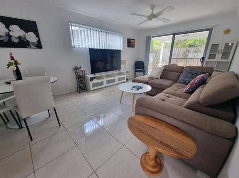 Glass House Mountains Retreat - Accommodation Cairns 0