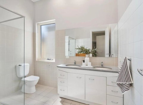 Glenelg North 4 BR Retreat - Accommodation Cairns 2