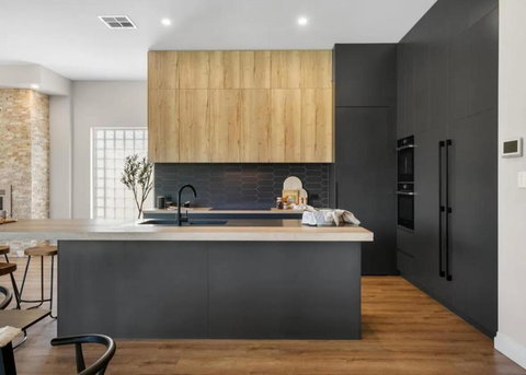 Glenelg North 4 BR Retreat - Accommodation Cairns 0