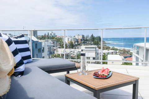 Hamptons Style Penthouse At Kings Beach - Accommodation Cairns 0