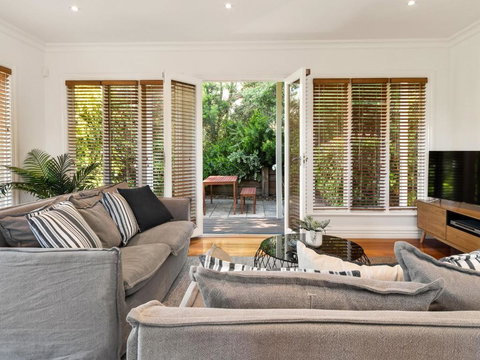 Hamptons By The Bay - Accommodation Cairns 2