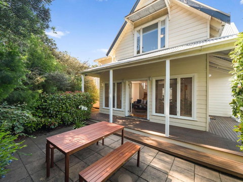 Hamptons By The Bay - Accommodation Cairns 1