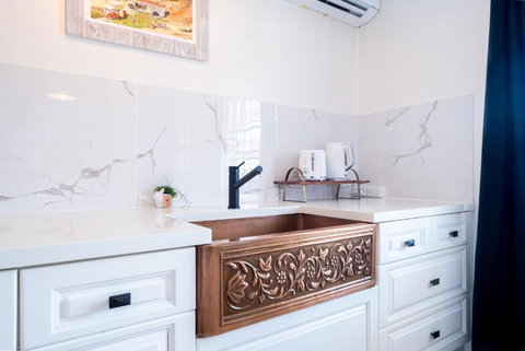 Hamptons Hideaway - Accommodation Cairns 0