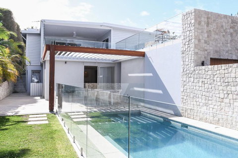 Hamptons Style Warriewood Beachhouse - Accommodation Cairns 2