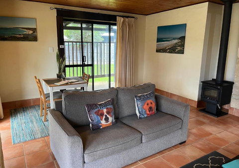 Happy Dogs Cottage Margaret River - Accommodation Cairns 3