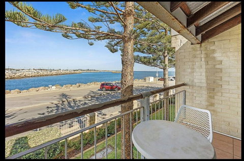 Harbourviewocean Views On Fishermans Wharf - Accommodation Cairns 3