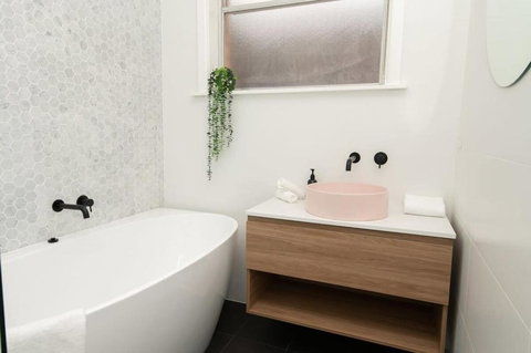 Haven On Hill, Beautifully Renovated, Close To CBD - Accommodation Cairns 2