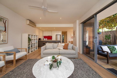 Heart Of Hampton By The Beach - Accommodation Cairns 0