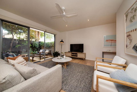 Heart Of Hampton By The Beach - Accommodation Cairns 1