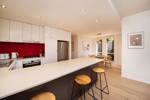 Heart Of Hampton By The Beach - Accommodation Cairns 3