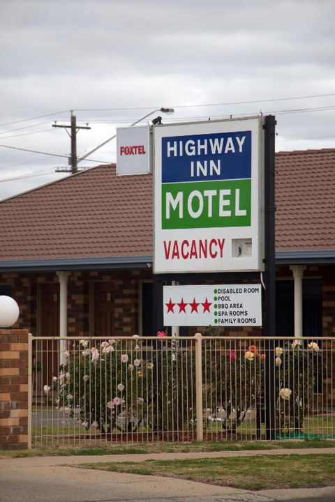 Highway Inn Motel - Accommodation Cairns 3