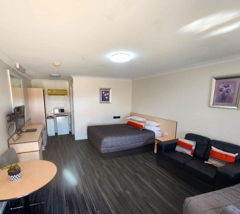 Highway Inn Motel - Accommodation Cairns 1