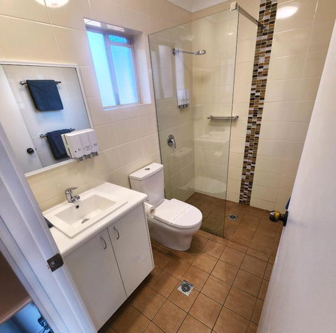 Highway Inn Motel - Accommodation Cairns 2