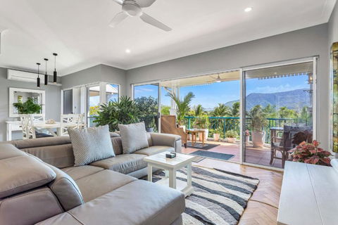 House On The Hill Resort Cairns - Mountain Views - Accommodation Cairns 0