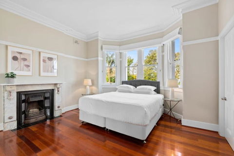 Huge Harbour View Apartment In Historic Home - Accommodation Cairns 2