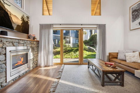 Ice 3 - Accommodation Cairns 2