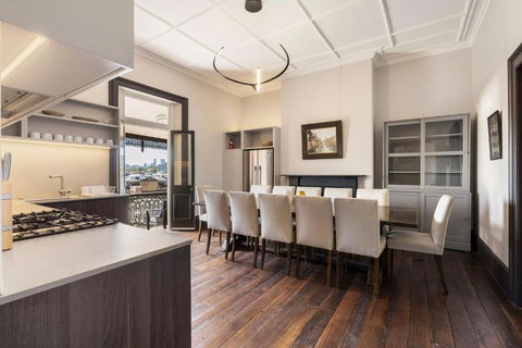 Iconic Luxury 5BR Home W/ Opera And Harbour View - Accommodation Cairns 2