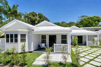 Industrial Luxe Villa - Boutique 1 Bedroom Luxury Villa with Accommodation Cairns