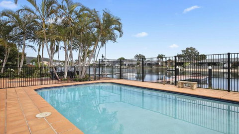 Island Poolside Getaway - Waterfront On St Huberts - Accommodation Cairns 2