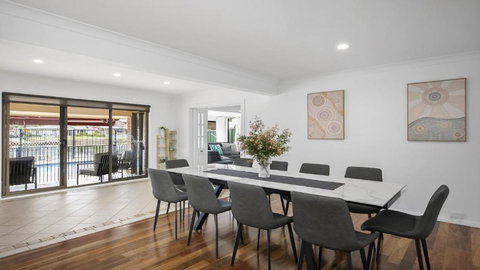 Island Poolside Getaway - Waterfront On St Huberts - Accommodation Cairns 1