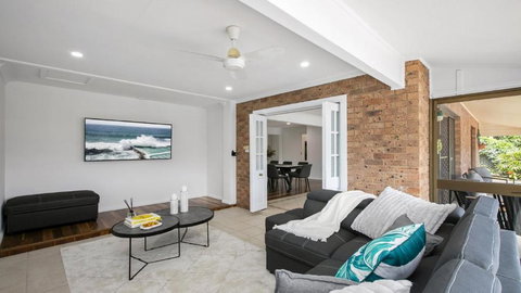 Island Poolside Getaway - Waterfront On St Huberts - Accommodation Cairns 3