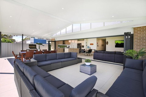 Adriatic Jervis Bay - 2 Min Walk To Beach - Family Friendly - Accommodation Cairns 0